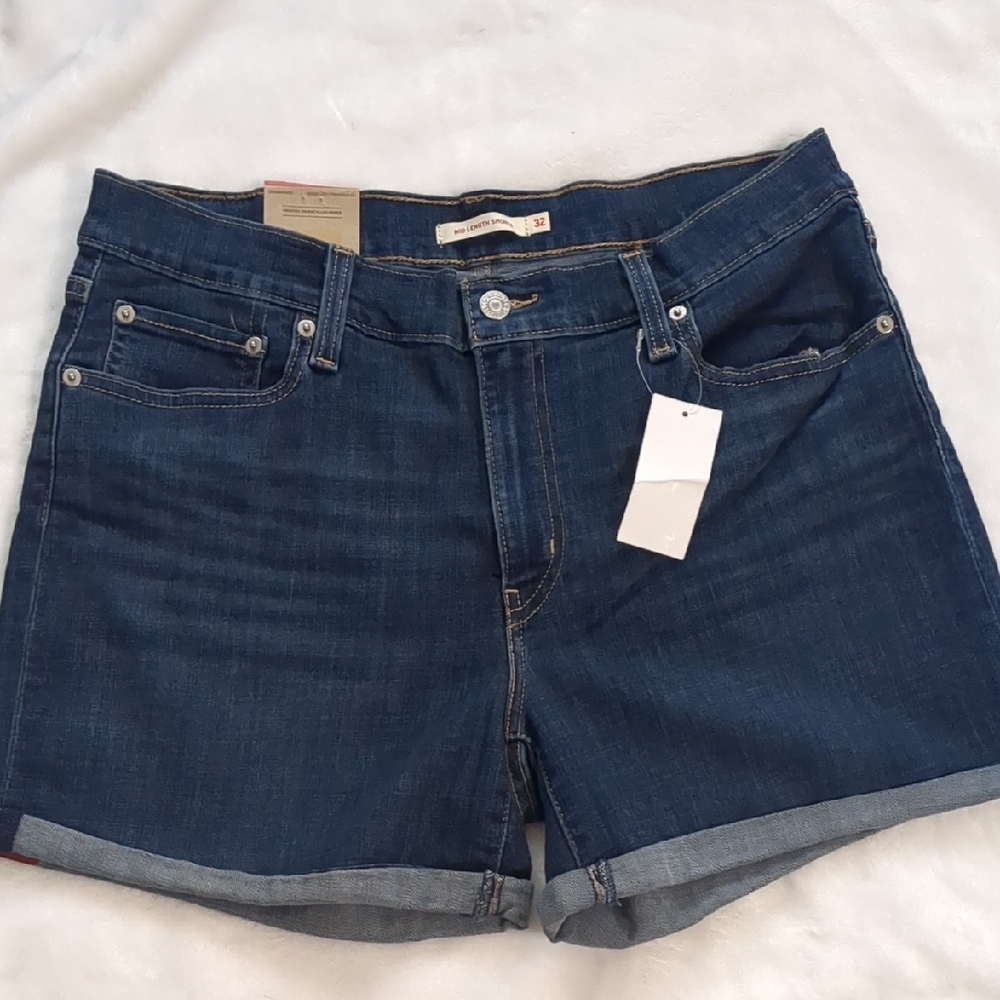 NWT Levi's Mid Length Jean Shorts Size 32